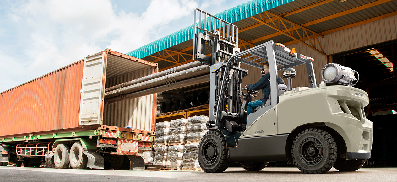 C-G Treibgasstapler eignen sich ideal zum Beladen von Lkw 