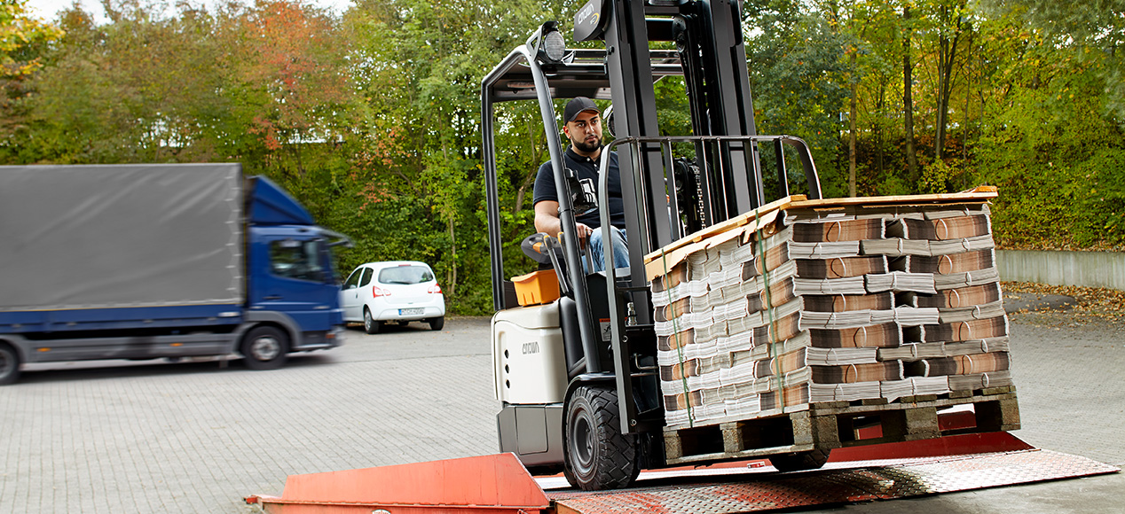 SC Series forklift on ramp