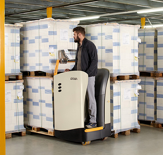 RT meerijpallettruck met staanplaats